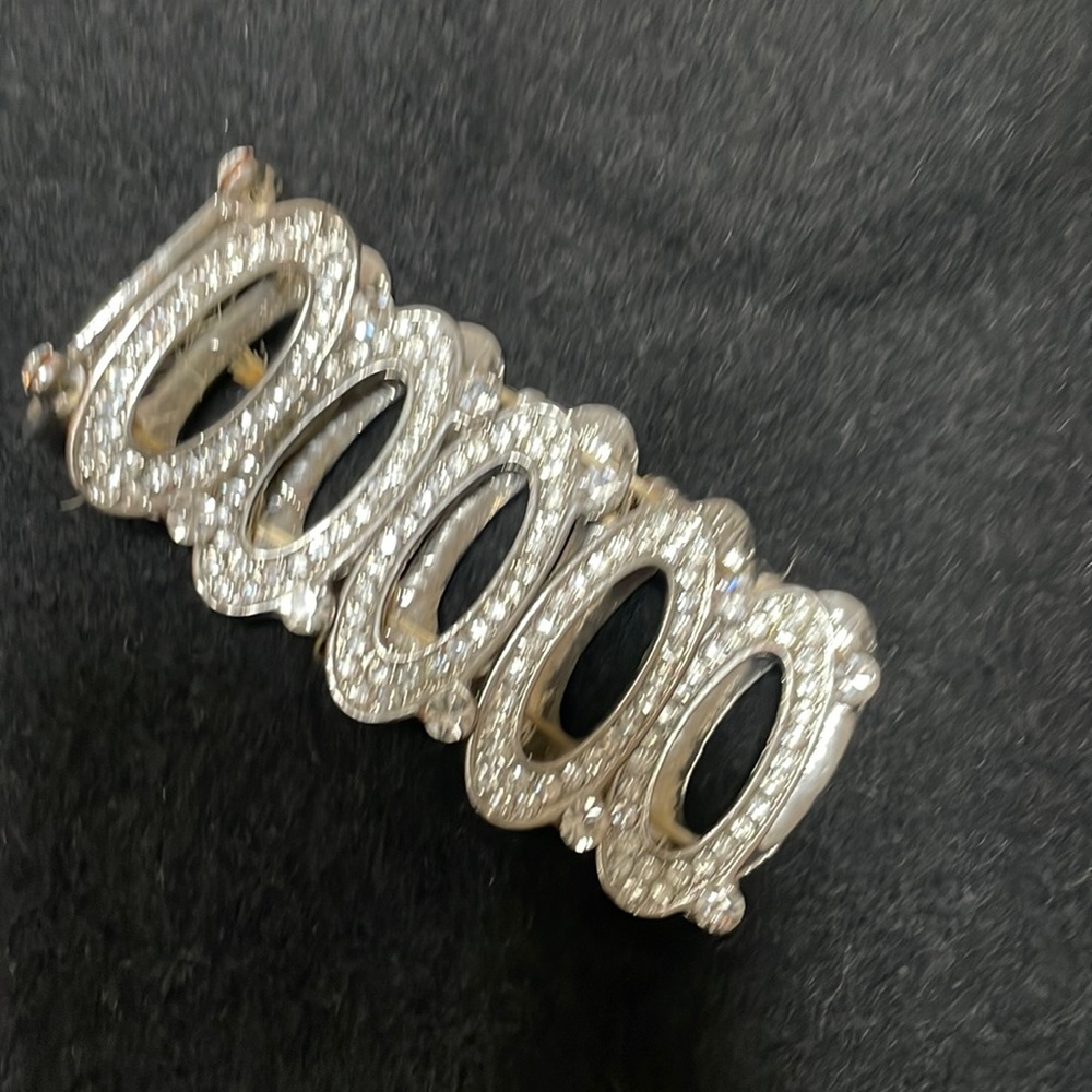 Stretchy rhinestone bracelet